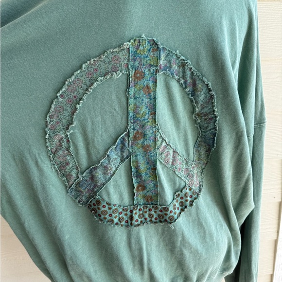 Women’s Easel Green Hoodie Peace Sign Sweater - Picture 4 of 6